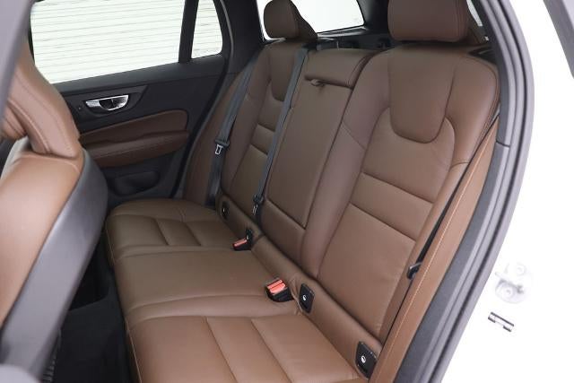 2025 Volvo V60 Cross Country B5 Plus