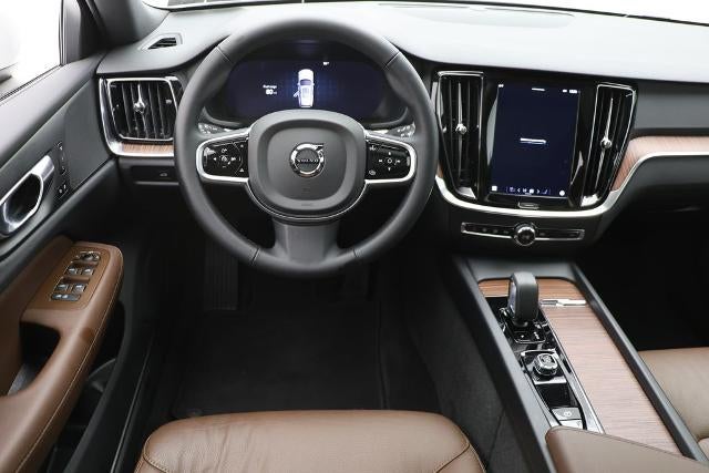 2025 Volvo V60 Cross Country B5 Plus