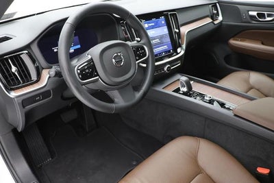 2025 Volvo V60 Cross Country B5 Plus