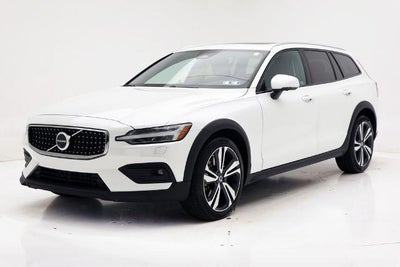 2025 Volvo V60 Cross Country B5 Plus