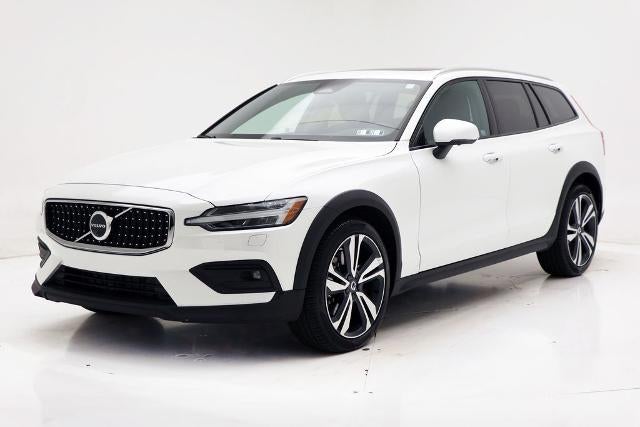 2025 Volvo V60 Cross Country B5 Plus