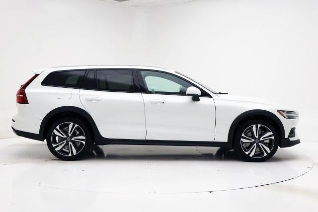 2025 Volvo V60 Cross Country B5 Plus