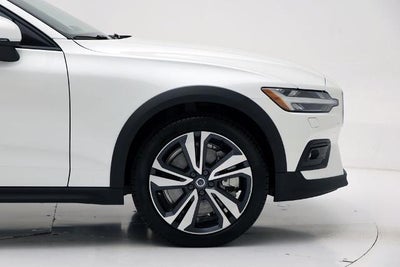 2025 Volvo V60 Cross Country B5 Plus