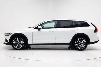 2025 Volvo V60 Cross Country B5 Plus