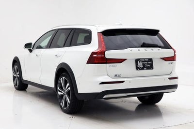 2025 Volvo V60 Cross Country B5 Plus