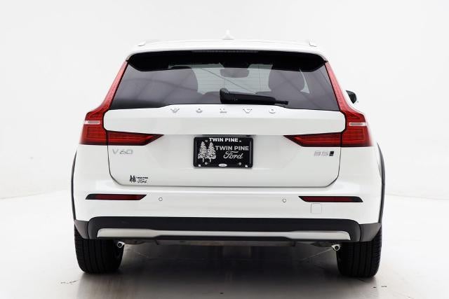 2025 Volvo V60 Cross Country B5 Plus