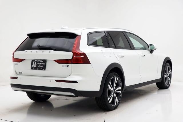 2025 Volvo V60 Cross Country B5 Plus