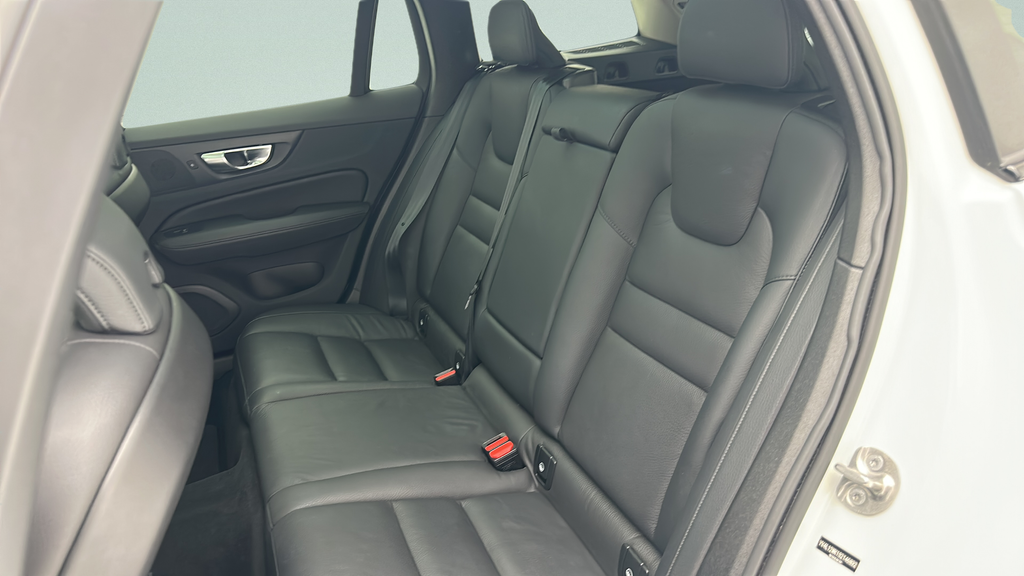 2025 Volvo V60 Cross Country B5 Plus