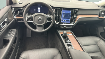 2025 Volvo V60 Cross Country B5 Plus