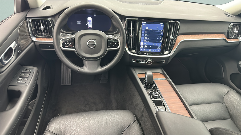2025 Volvo V60 Cross Country B5 Plus