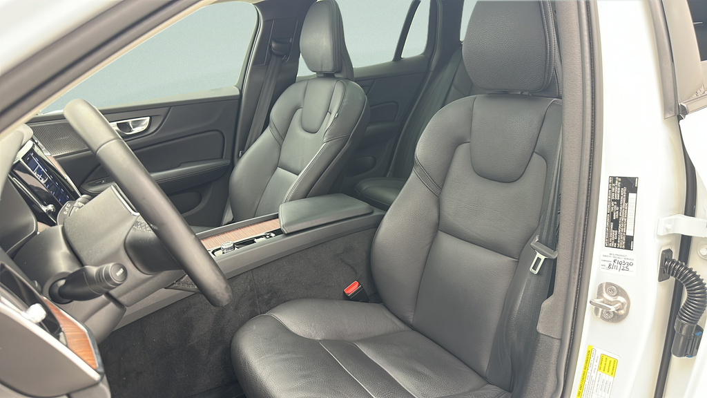 2025 Volvo V60 Cross Country B5 Plus