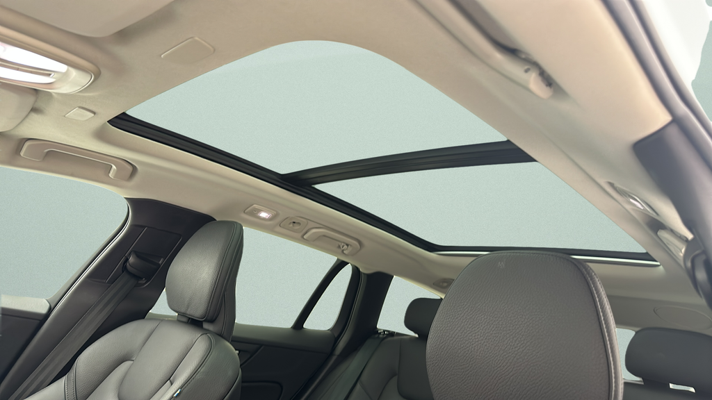 2025 Volvo V60 Cross Country B5 Plus