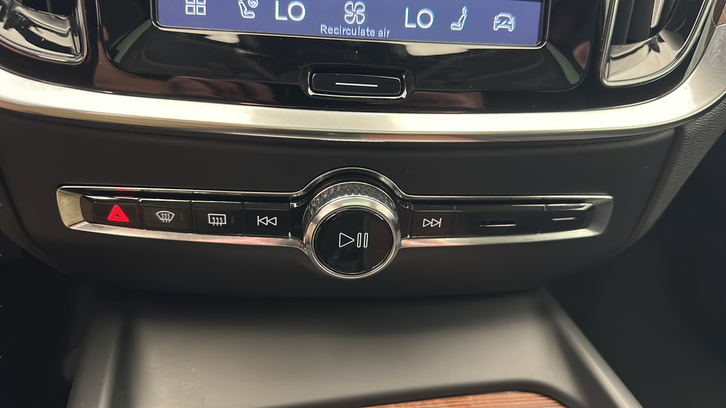 2025 Volvo V60 Cross Country B5 Plus