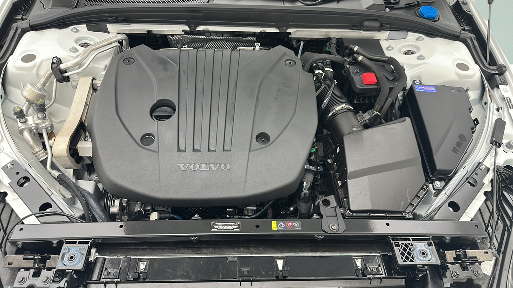 2025 Volvo V60 Cross Country B5 Plus