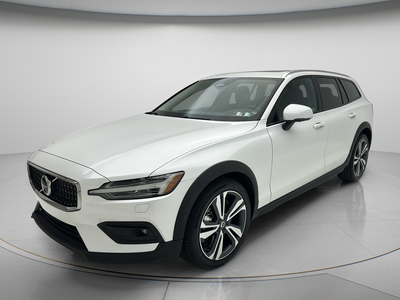2025 Volvo V60 Cross Country B5 Plus