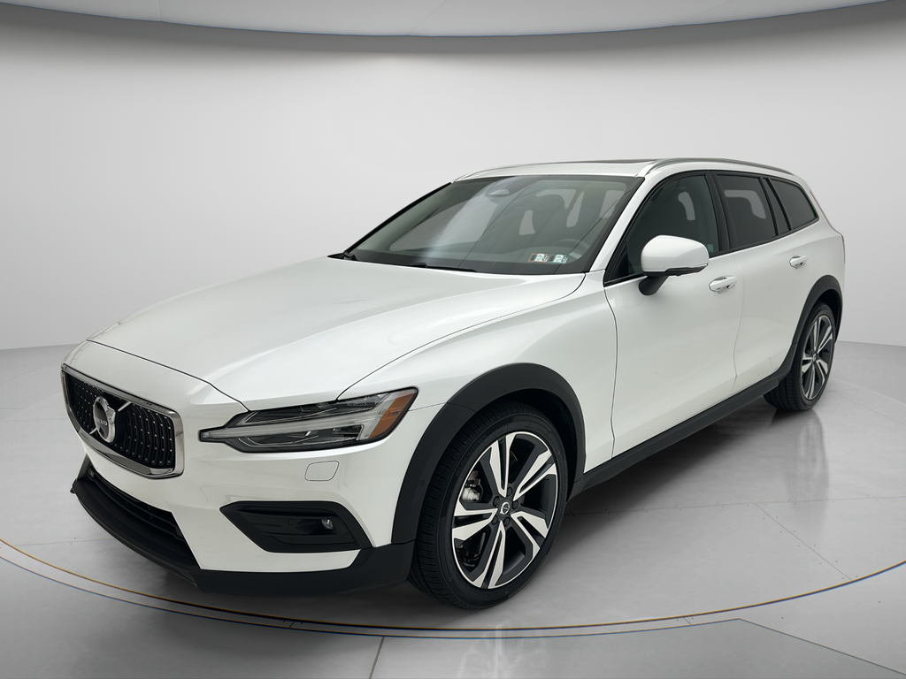 2025 Volvo V60 Cross Country B5 Plus