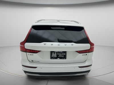 2025 Volvo V60 Cross Country B5 Plus
