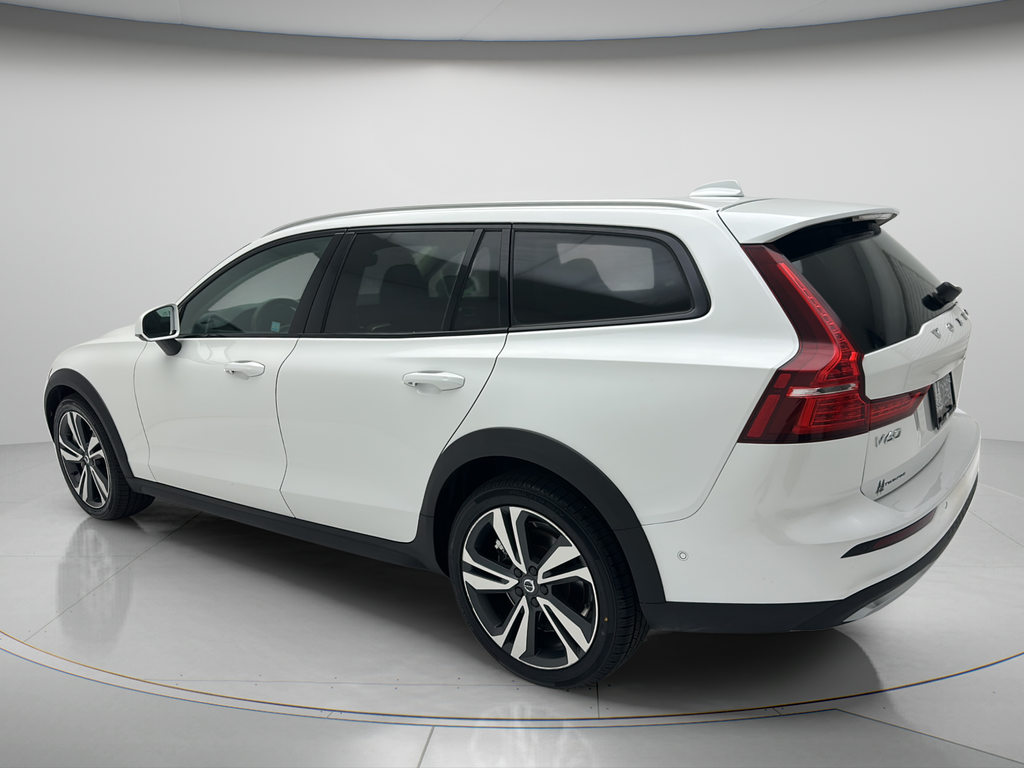 2025 Volvo V60 Cross Country B5 Plus