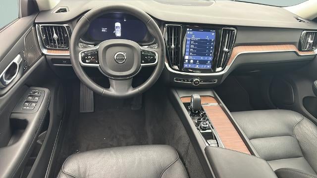 2025 Volvo V60 Cross Country B5 Plus