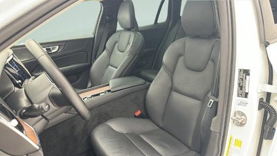 2025 Volvo V60 Cross Country B5 Plus