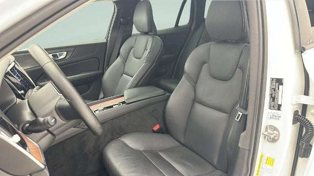 2025 Volvo V60 Cross Country B5 Plus
