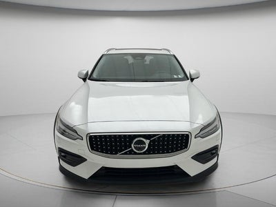 2025 Volvo V60 Cross Country B5 Plus