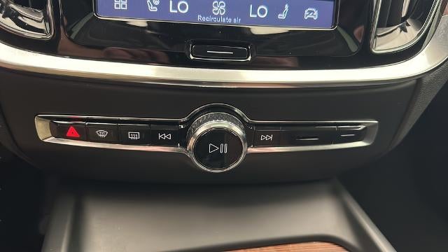 2025 Volvo V60 Cross Country B5 Plus