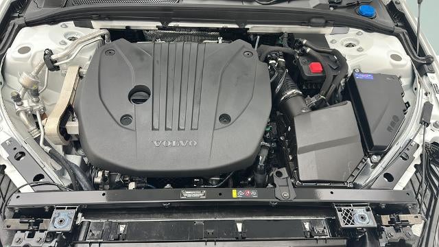2025 Volvo V60 Cross Country B5 Plus