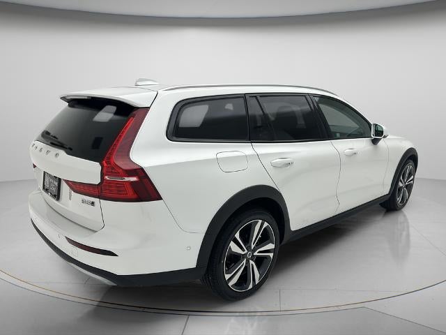 2025 Volvo V60 Cross Country B5 Plus