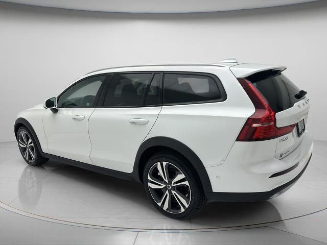 2025 Volvo V60 Cross Country B5 Plus