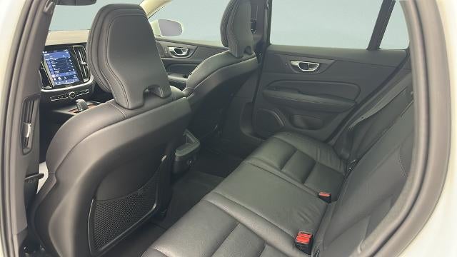 2025 Volvo V60 Cross Country B5 Plus