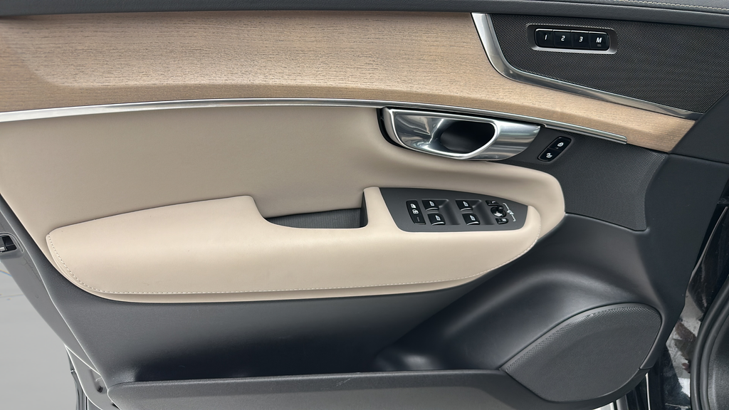 2025 Volvo XC90 B5 Core 2025.5