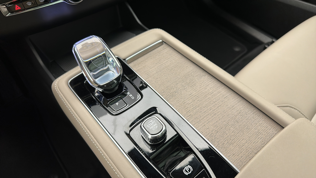 2025 Volvo XC90 B5 Core 2025.5