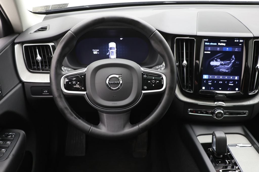 2025 Volvo XC60 B5 Plus