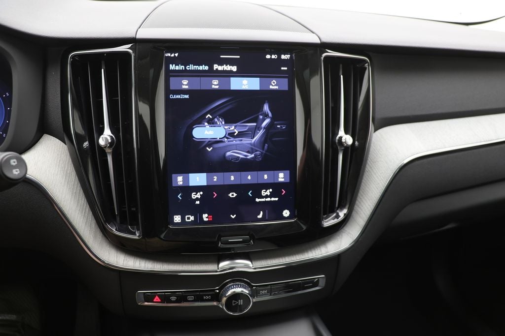 2025 Volvo XC60 B5 Plus