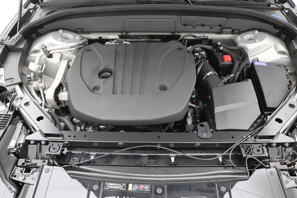 2025 Volvo XC60 B5 Plus