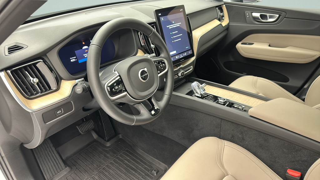 2026 Volvo XC60 B5 Plus