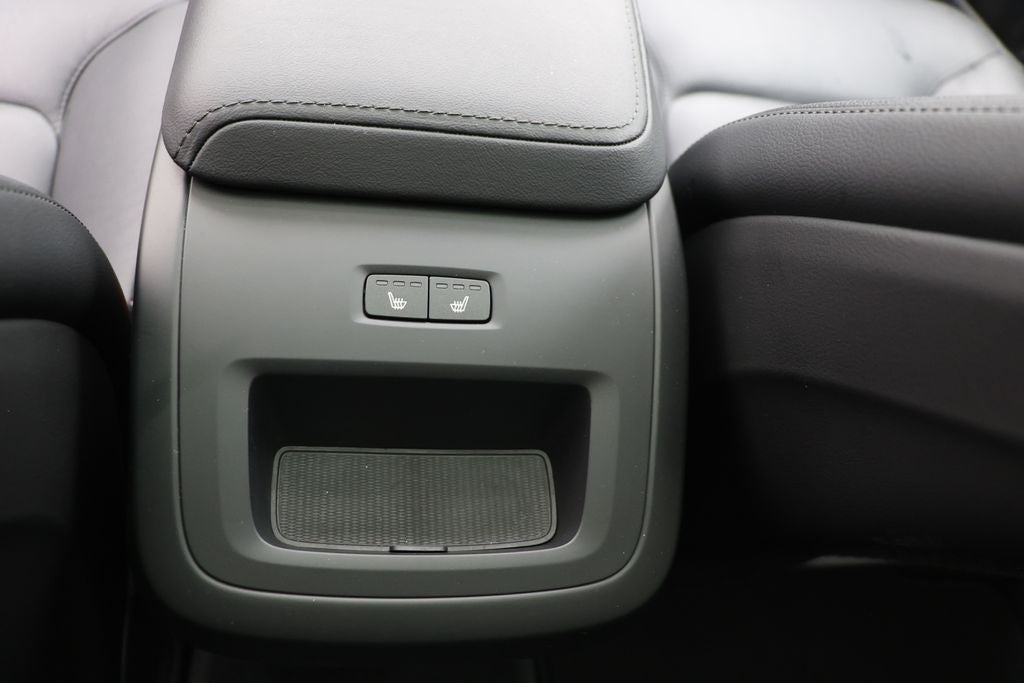 2025 Volvo XC60 B5 Core