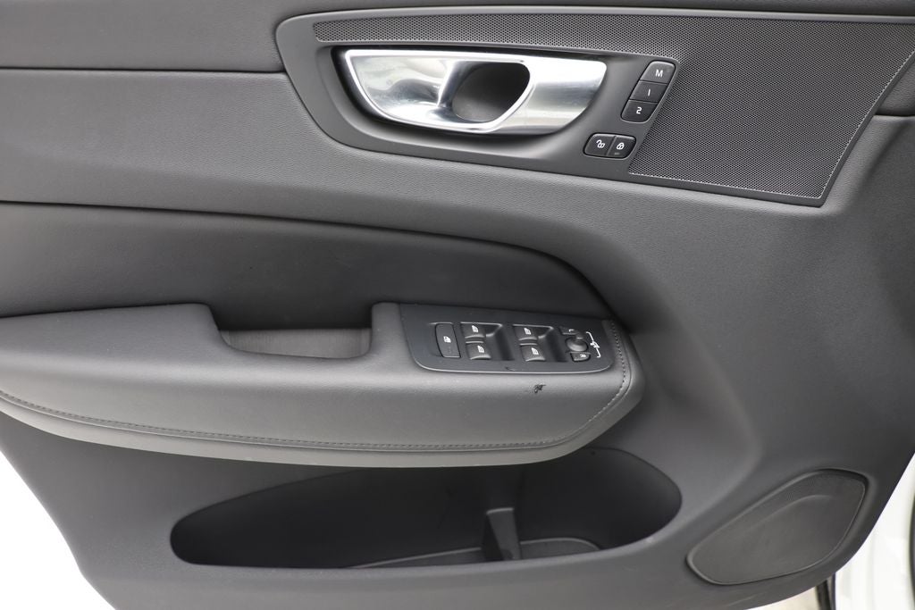 2025 Volvo XC60 B5 Core