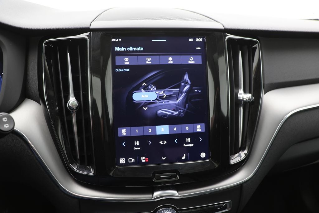 2025 Volvo XC60 B5 Core