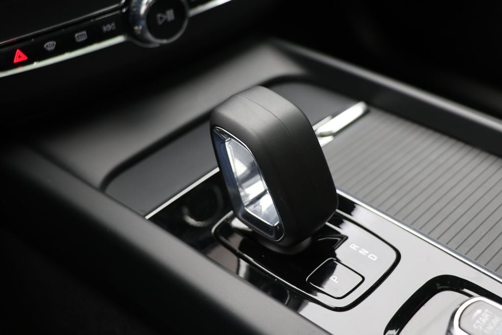 2025 Volvo XC60 B5 Core