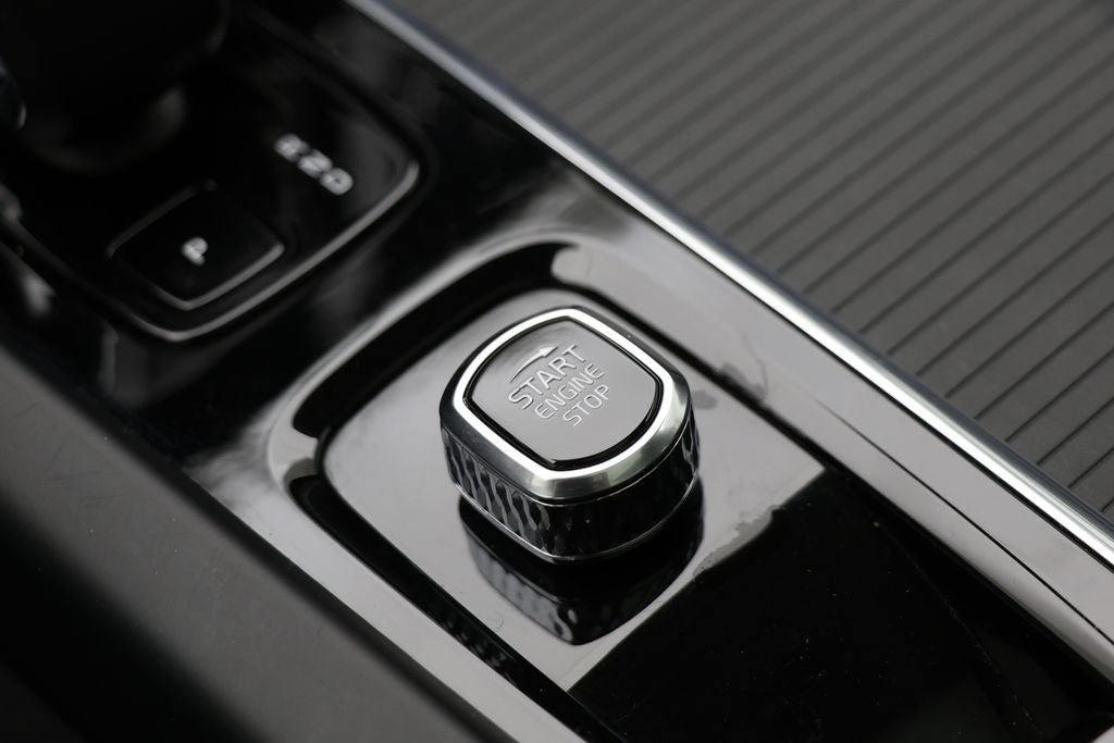 2025 Volvo XC60 B5 Core