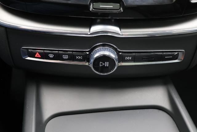 2025 Volvo XC60 B5 Core