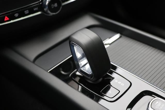 2025 Volvo XC60 B5 Core