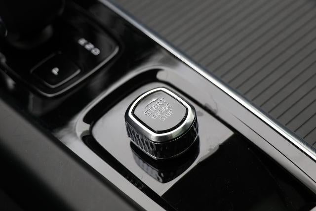 2025 Volvo XC60 B5 Core